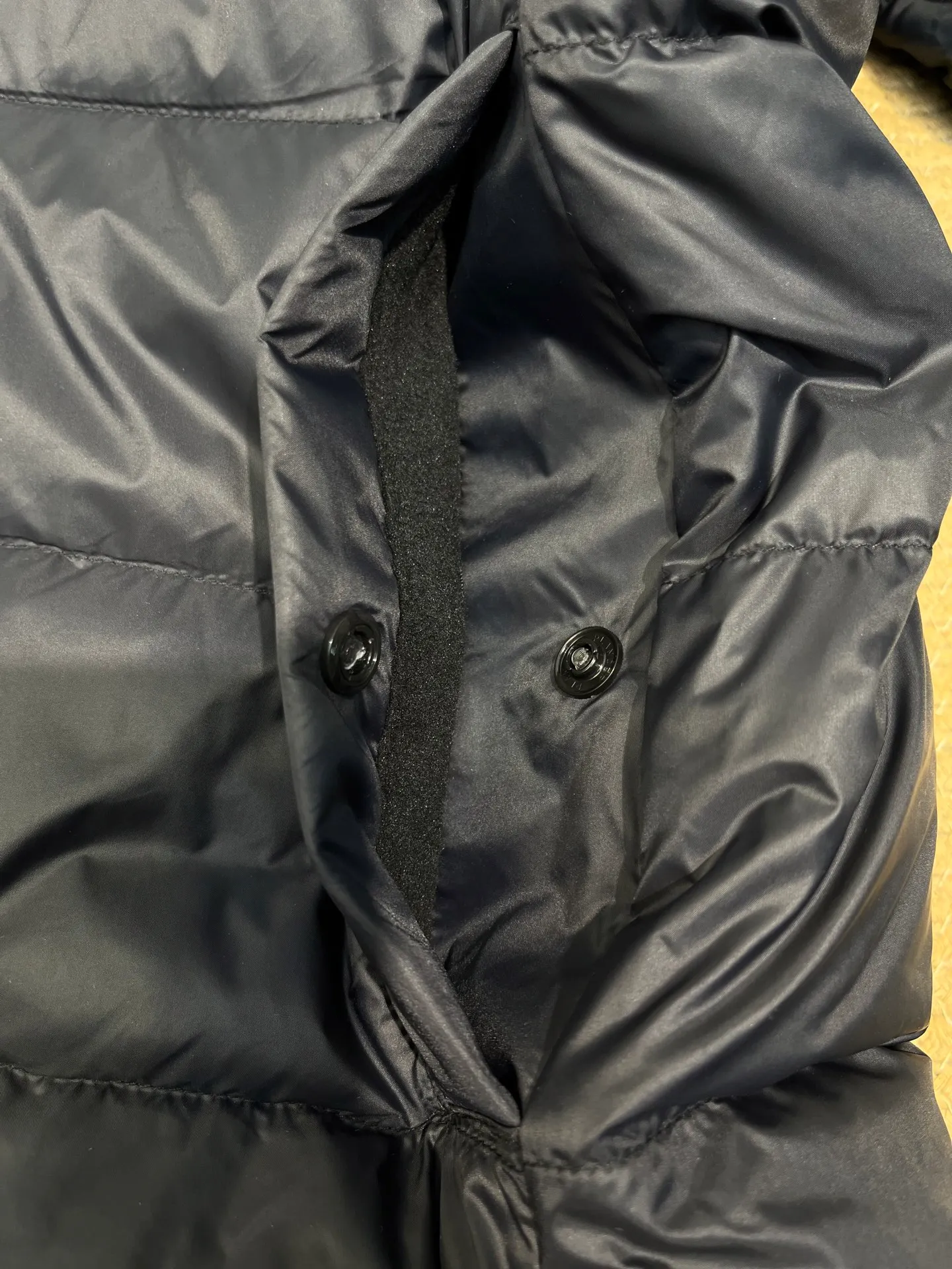 P1100 Highest quality 🌟Canada Goose E62 model 2220LB Abbott Hoody women's short and light down jacket S If you want to do business for a long time, you have to choose the original high-quality goose down for your down jacket. Expensive is not necessarily right, but there is a reason to be expensive. Cheap is not necessarily wrong, but there is a certain risk. Without cost support, there is no quality assurance. Expensive things are good at everything except being expensive; cheap things are good at nothing except being cheap size: s-xl